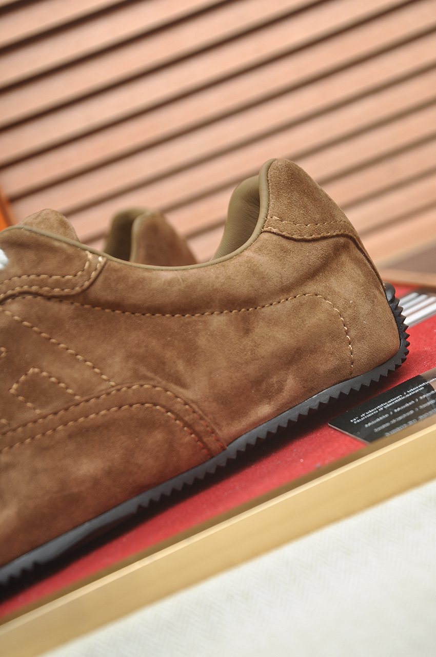 Hermès Brown Low-Top Sneakers — detail