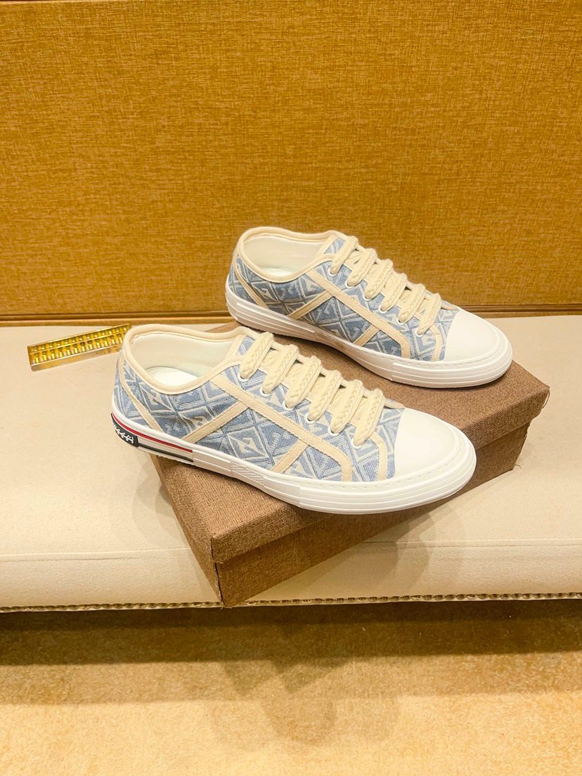Men’s Pale Blue Patterned Low-Top Sneakers — front